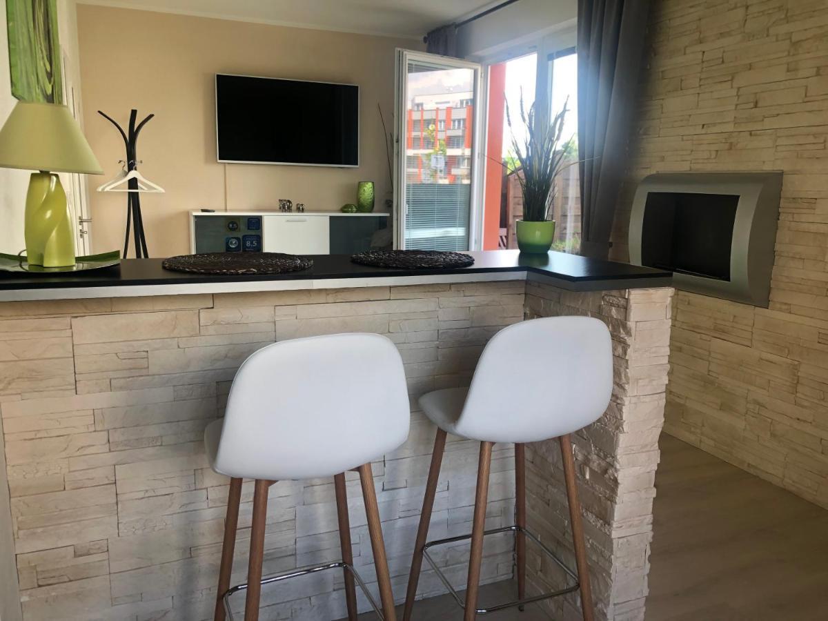 Bastien Studio Near Airport Prag Exteriör bild