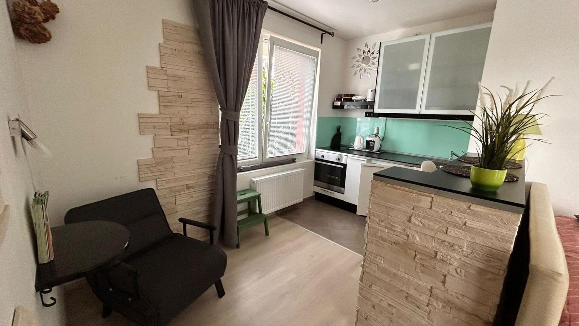 Bastien Studio Near Airport Prag Exteriör bild
