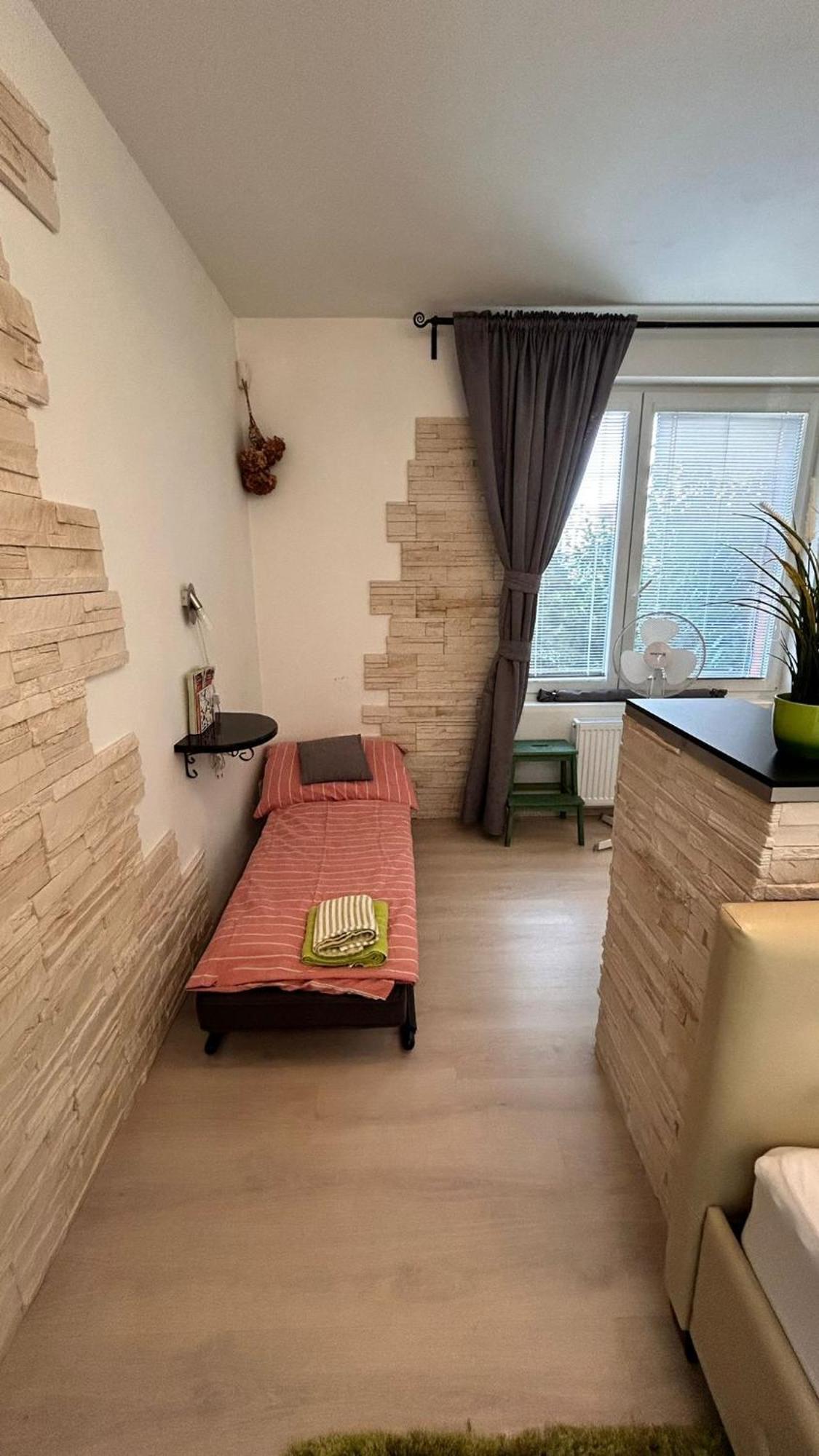 Bastien Studio Near Airport Prag Exteriör bild