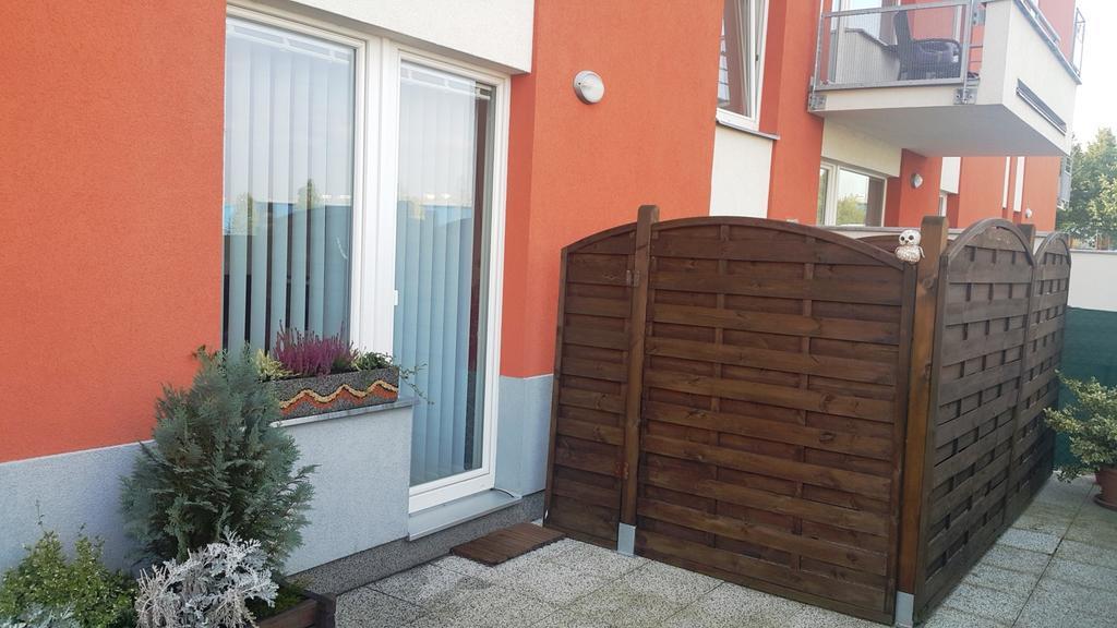 Bastien Studio Near Airport Prag Exteriör bild