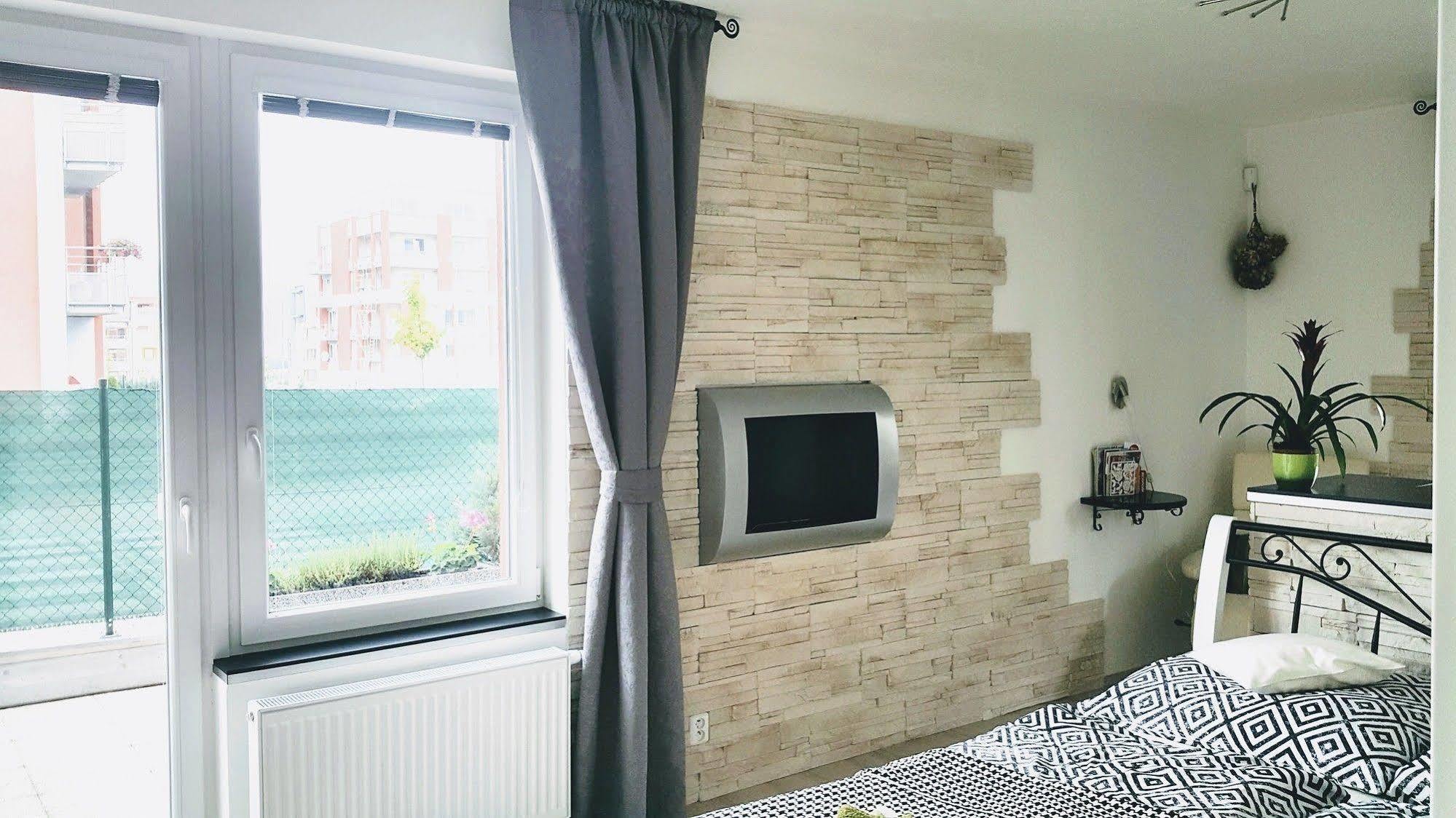 Bastien Studio Near Airport Prag Exteriör bild