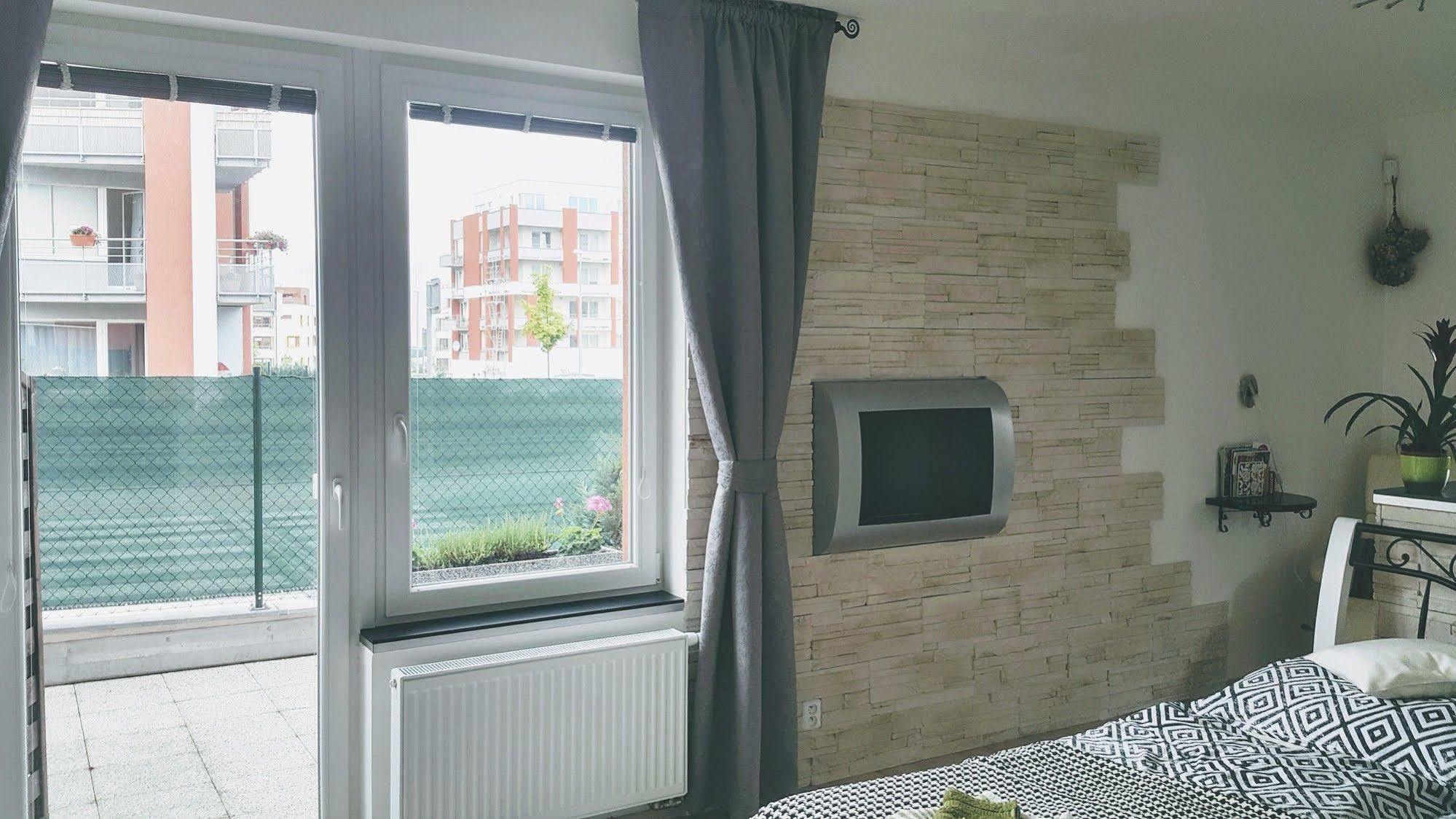 Bastien Studio Near Airport Prag Exteriör bild