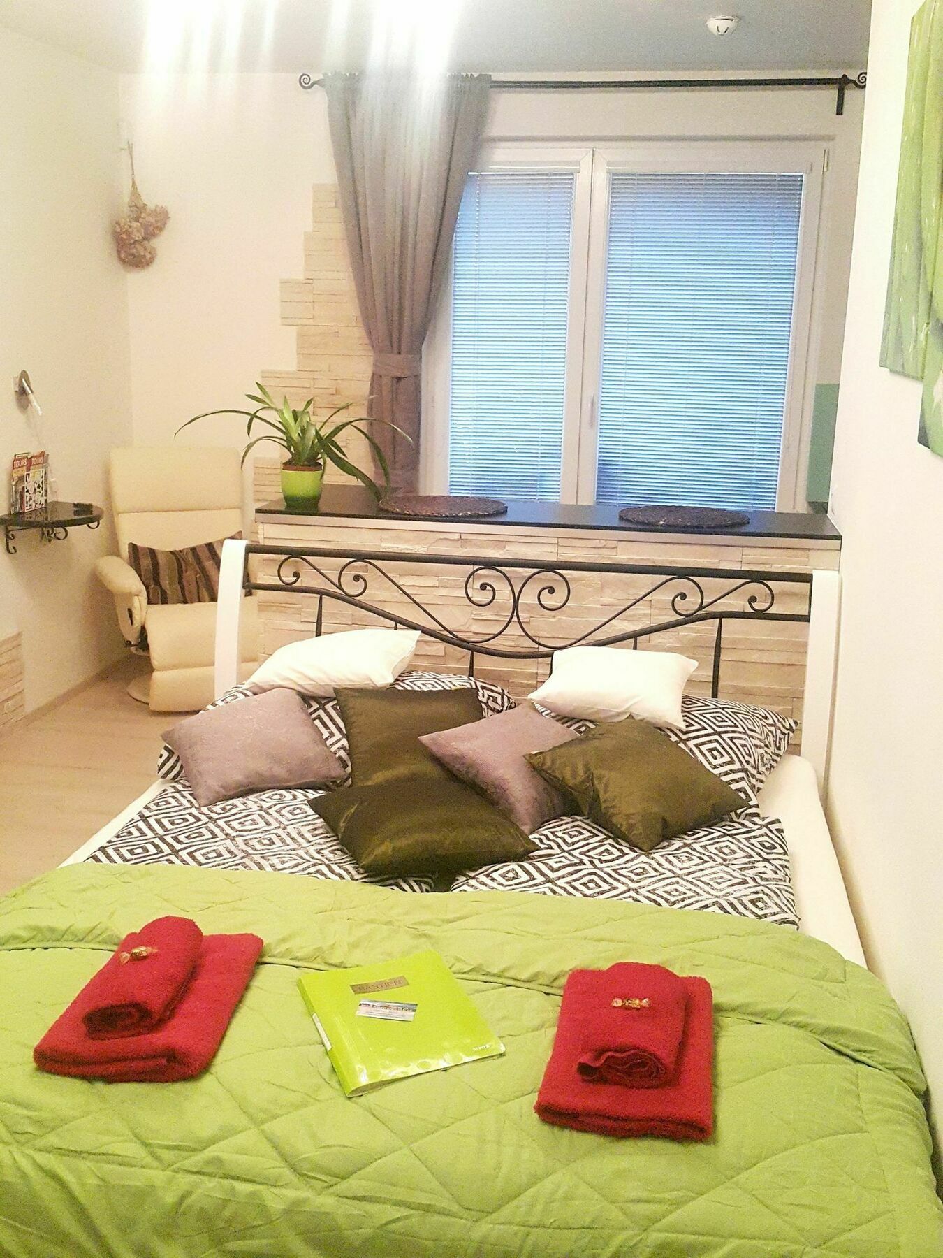 Bastien Studio Near Airport Prag Exteriör bild