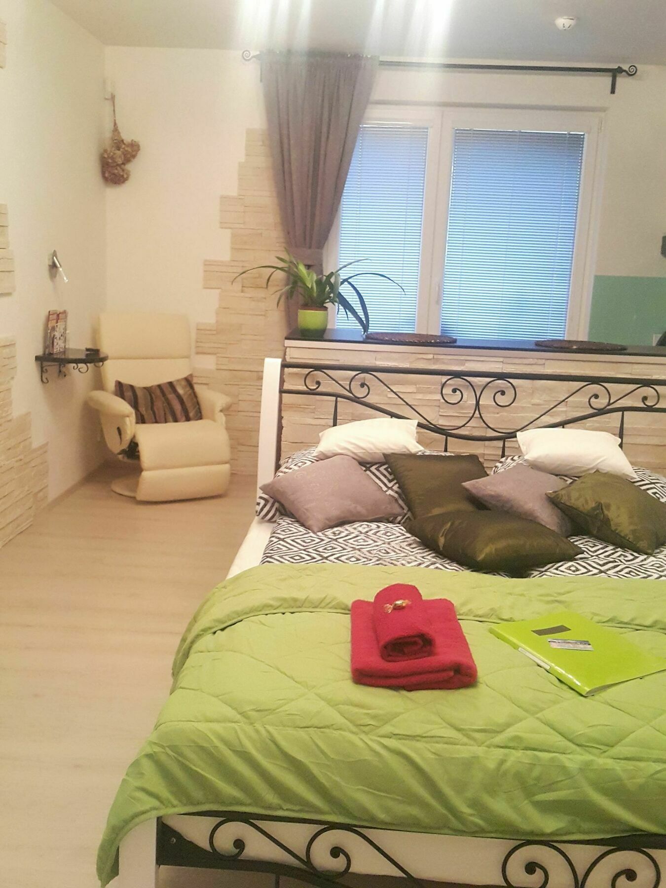 Bastien Studio Near Airport Prag Exteriör bild