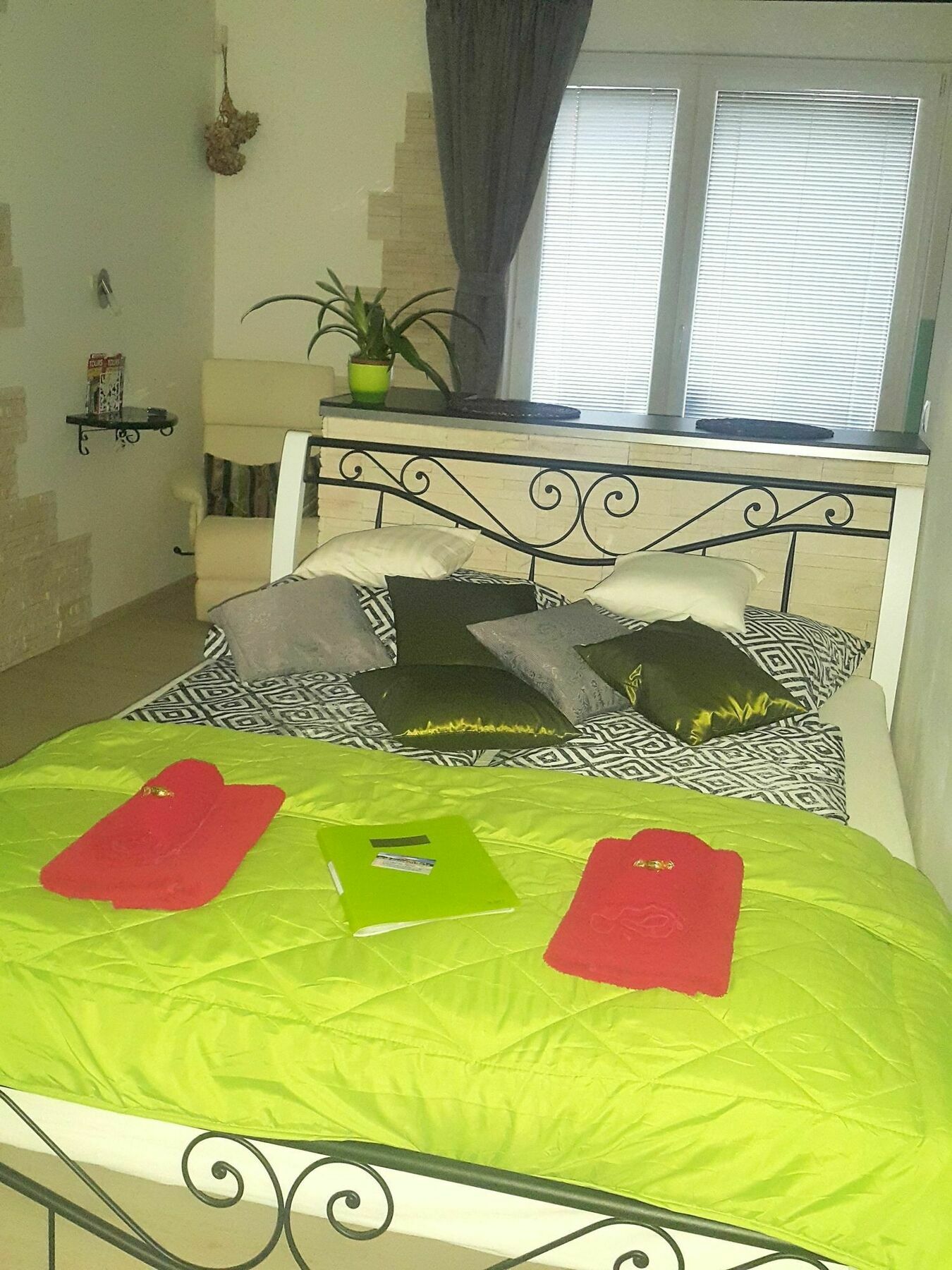 Bastien Studio Near Airport Prag Exteriör bild