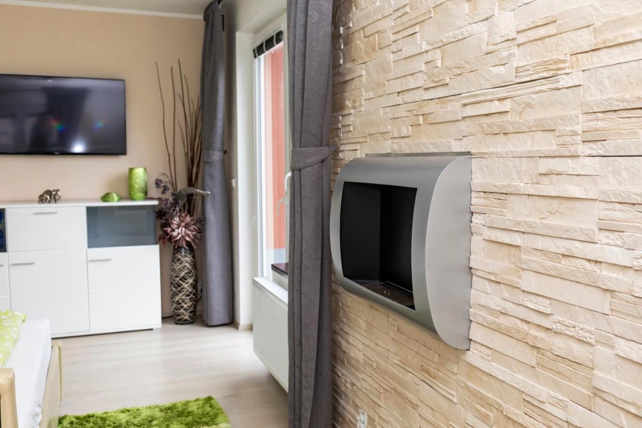 Bastien Studio Near Airport Prag Exteriör bild