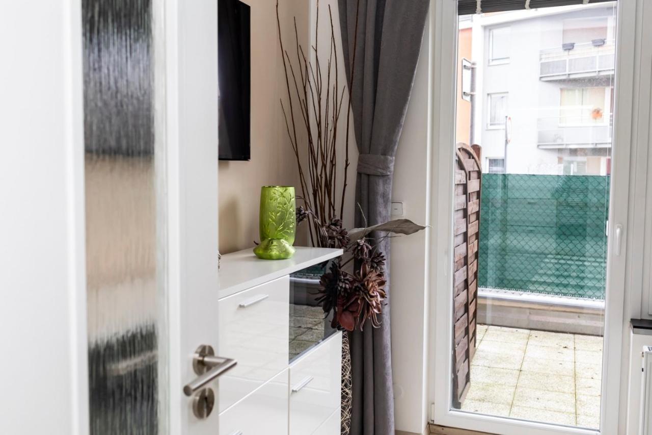 Bastien Studio Near Airport Prag Exteriör bild